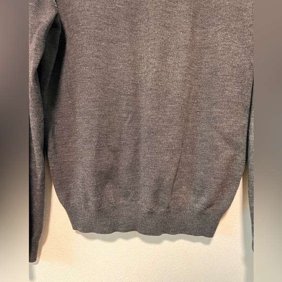 Brooks Brothers Extra Fine Italian Merino Wool Blend Grey V Neck Sweater M - Picture 10 of 14